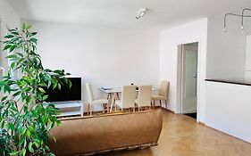 New - Cozy Apartment,Kitchen,Netflix And More